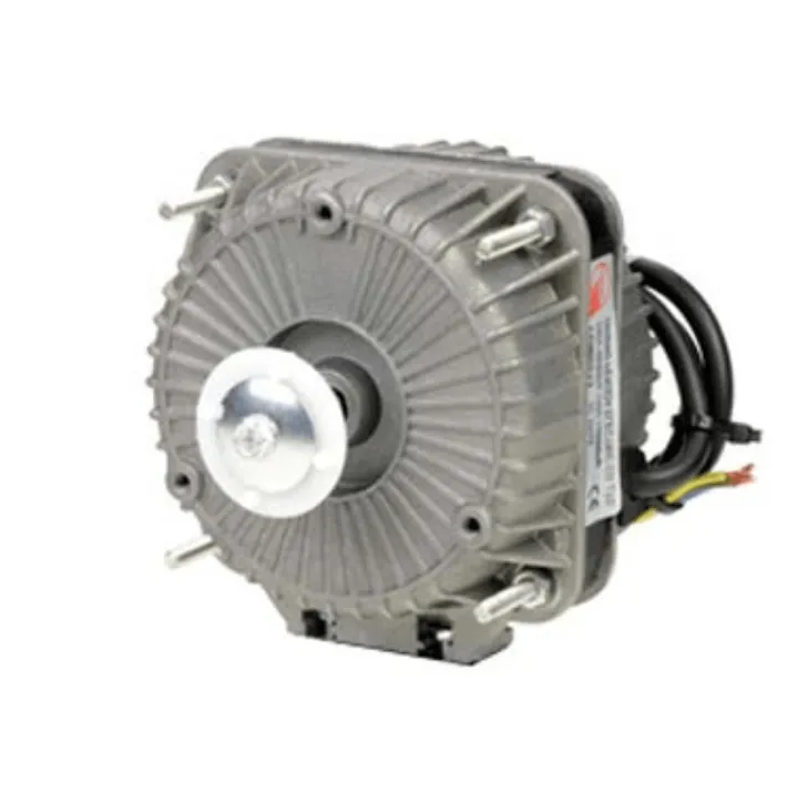 Moteur électrique compact avec câbles connecteurs.