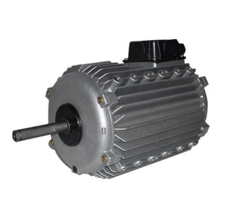 Moteur électrique industriel métallisé avec arbre de transmission.