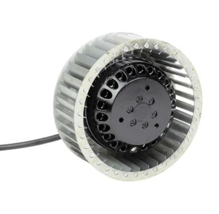 Ventilateur rotatif noir et gris avec câble.